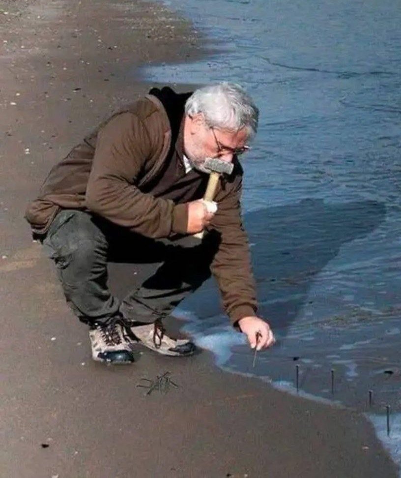 Cuando aparece de repente el jefe y tienes que disimular haciendo cualquier cosa.