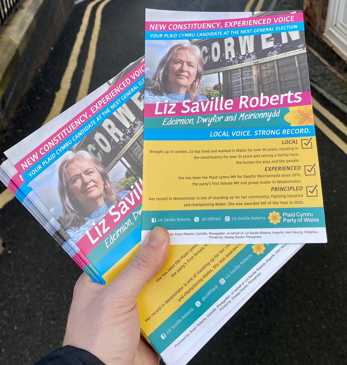 LSRPlaid's tweet photo. Kicking off the @Plaid_Cymru #Dwyfor #Meirionnydd General Election campaign in #Corwen + #Cynwyd which form part of the new constituency. People are calling out for an election and Plaid Cymru demands fairness and ambition for our communities.
#GeneralElection2024 #LSRPlaid 🏴 https://t.co/0RXDtEgx8F