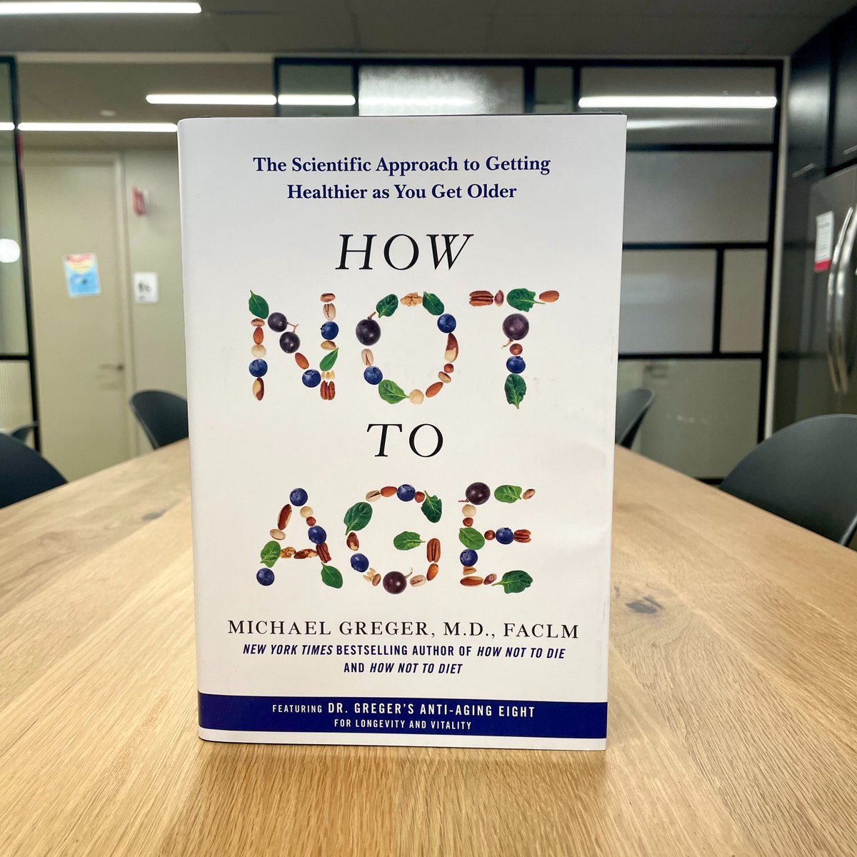 Flatironbooks's tweet photo. Continue New Year, New You right with #HowNotToAge! This science-backed research on aging and longevity is by bestselling author and physician Dr. Michael Greger, founder of @nutrition_facts.
#NutritionFactsOrg #HowNotToDie #MichaelGerger #FlatironBooks https://t.co/jcSAeQ8yX5