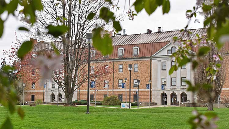 ShawneeState's tweet photo. #ShawneeState is nationally ranked among the best colleges for the fifth year in a row 👏👏

🏆 Top Performer: Social Mobility
🏆 Best Regional Universities Midwest
🏆 Top Public Schools
🏆 Best Graduate Schools – Occupational Therapy

📰 » https://t.co/o5Aj6Df6mB https://t.co/WIFXYgBxSU