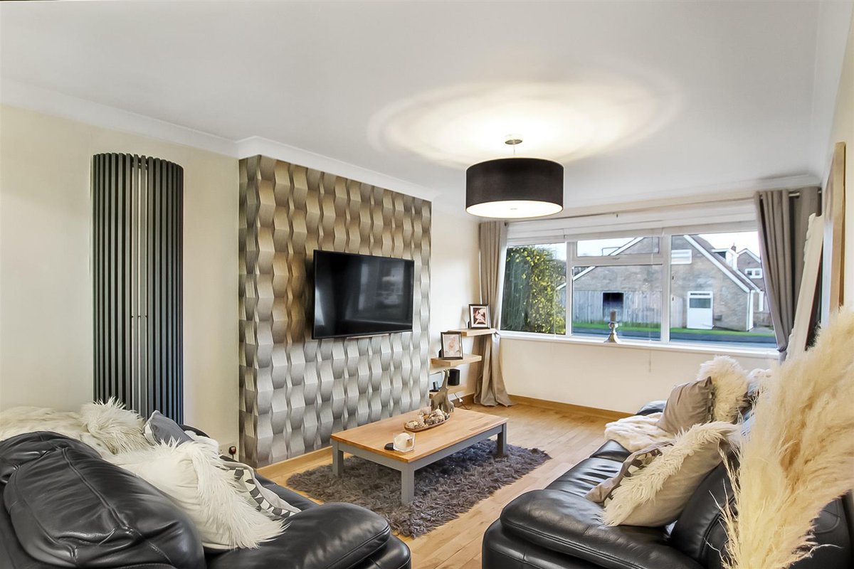 TheCarverGroup's tweet photo. This is a beautifully presented bungalow backing onto stunning rural countryside. 

With a lovely living/dining room, kitchen, conservatory, 2 bedrooms, bathroom and a spacious rear garden 🌿

📍Hurworth Place, Darlington
🏡£210,000
➡️https://t.co/dGHL6xDZsN https://t.co/7p6SOBILXE