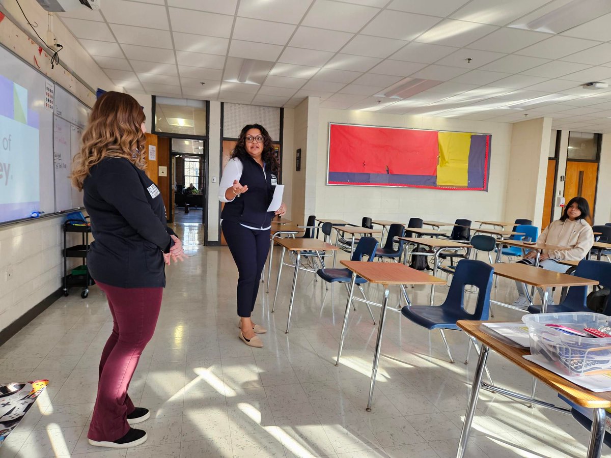 HPCHighSchool's tweet image. Learning about finances with Ms. Thompson from NCSECU was insightful! A big thanks to Mr. Blackwell for this opportunity. #MoneyMatters #FinanceClass Guilford County Schools  State Employees&apos; Credit Union