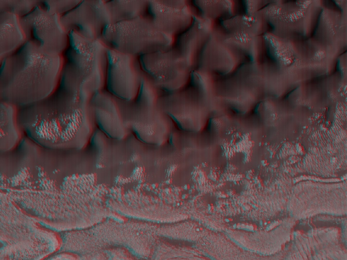 HiRISE 3D: Dune Monitoring in a Northern Mid-Latitude Crater This was part of a seasonal series to track changes over time. This image had less frost than previous observations. uahirise.org/anaglyph/ESP_0… NASA/JPL-Caltech/UArizona