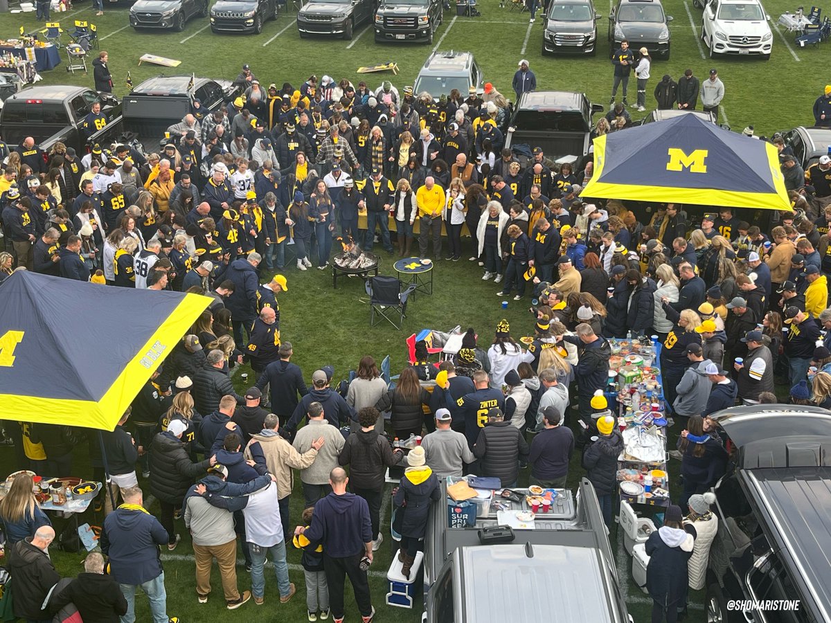 shomaristone's tweet image. I want to take the time to thank @umichfootball Pastor @robbyemery for this team’s success. Football is not only a physical game, but it also takes mental and for many, spiritual strength. Emery has played a big role in making sure our players are ready and he prays with the team…