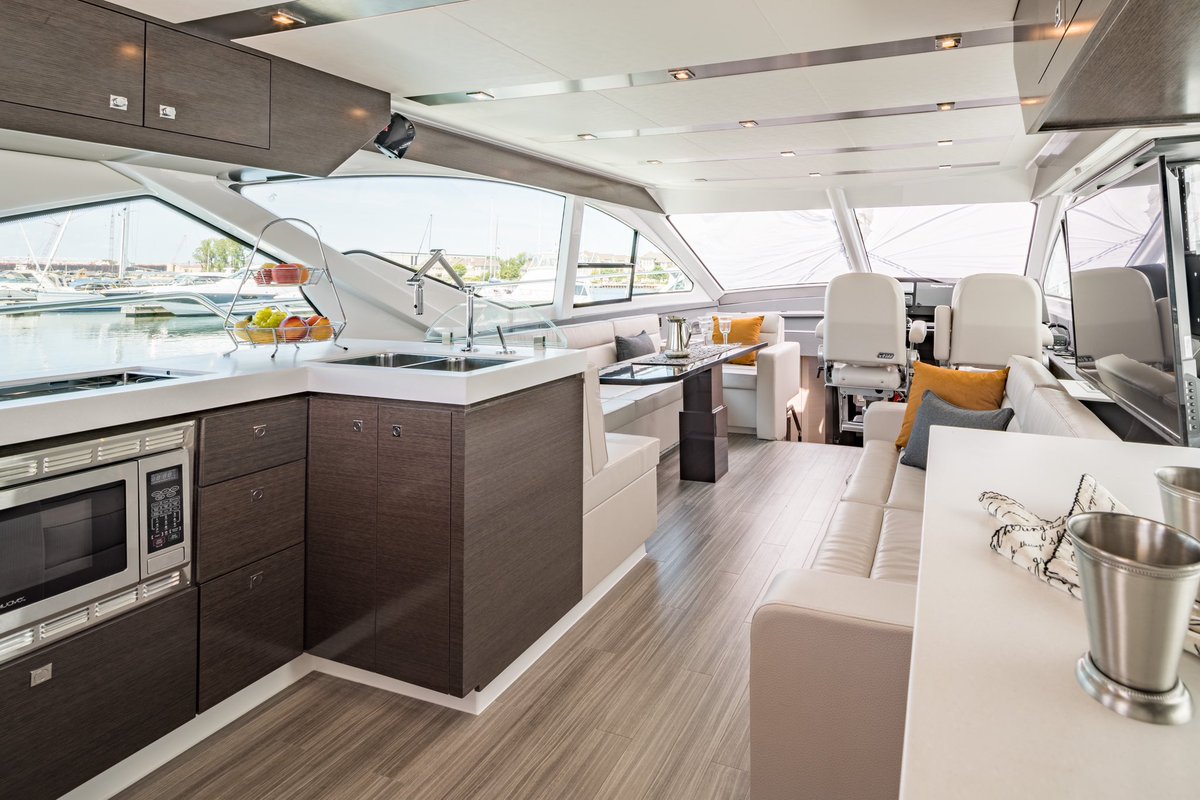 CruisersYachts's tweet photo. The 60 Fly boasts a sophisticated design with best in class luxury accomodations. The flybridge offers an elevated command and entertainment platform with stunning 360 degree views. #flybridge #luxury #style https://t.co/jELy8CkGBS