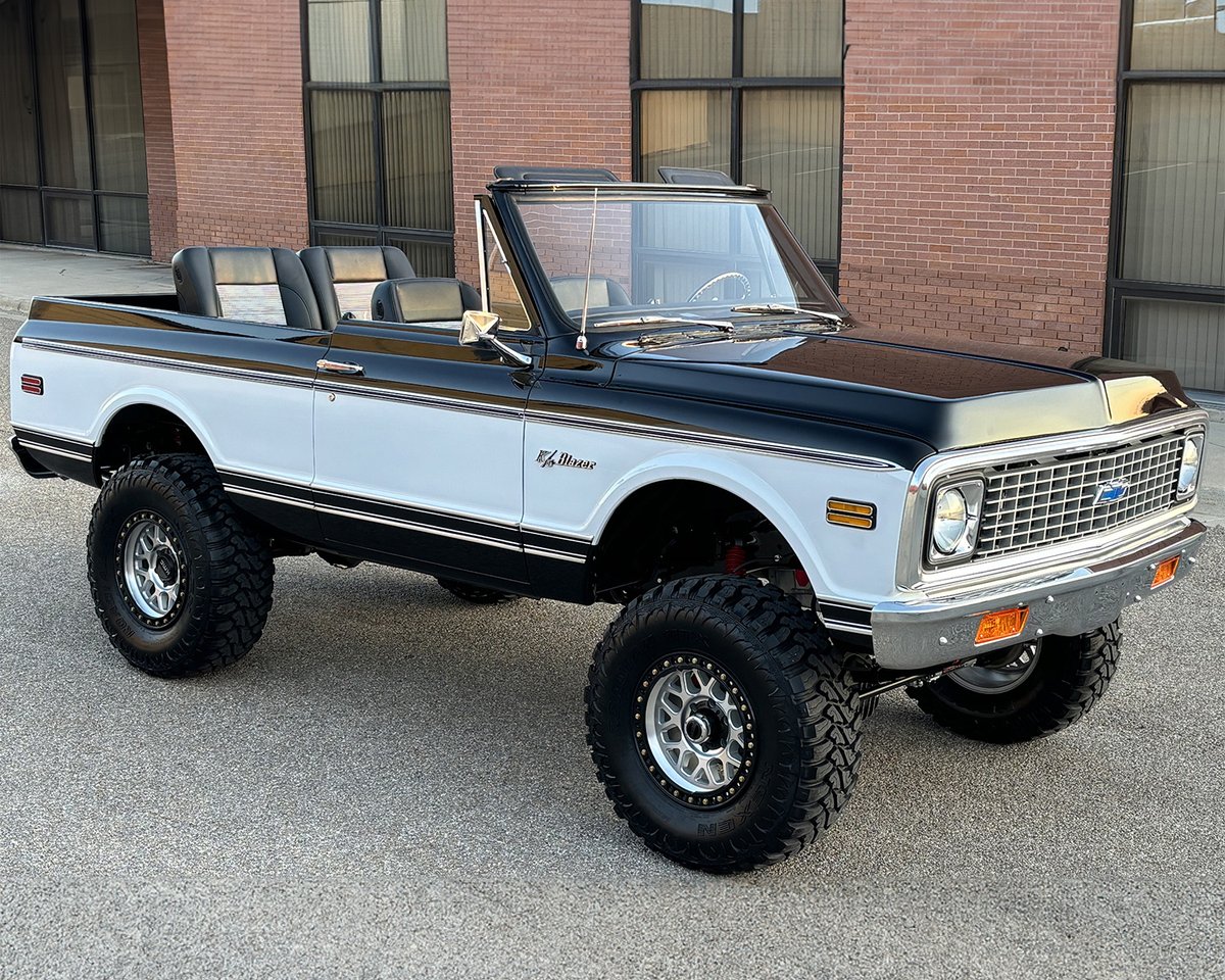 Barrett_Jackson's tweet image. Vintage adventure awaits! This custom 1972 @Chevrolet #K5 #Blazer is the recipient of a fresh complete #FrameOff nut-and-bolt #Restoration. You can see it cross the auction block with No Reserve at WestWorld of #Scottsdale January 20-28.

Learn More: bit.ly/SD24TW-1972Che…