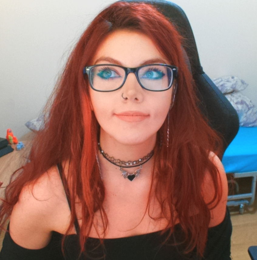 ben geleceğime anksiyete ile bakarken bol oyun sohbetli ve haberli bir yayın açtım. İsteyen akşam kahvesiyule zıplasın ☕️ Twitch: twitch.tv/xenaatalante Youtube youtube.com/live/dlDVUjvw7…