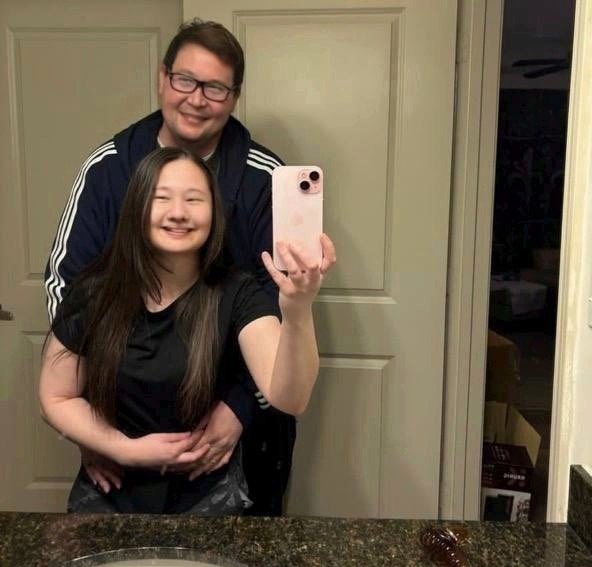 VLONEPREDATOR's tweet photo. here’s what her and her husband would look like if they were black or chinese https://t.co/nM8Or2odd0