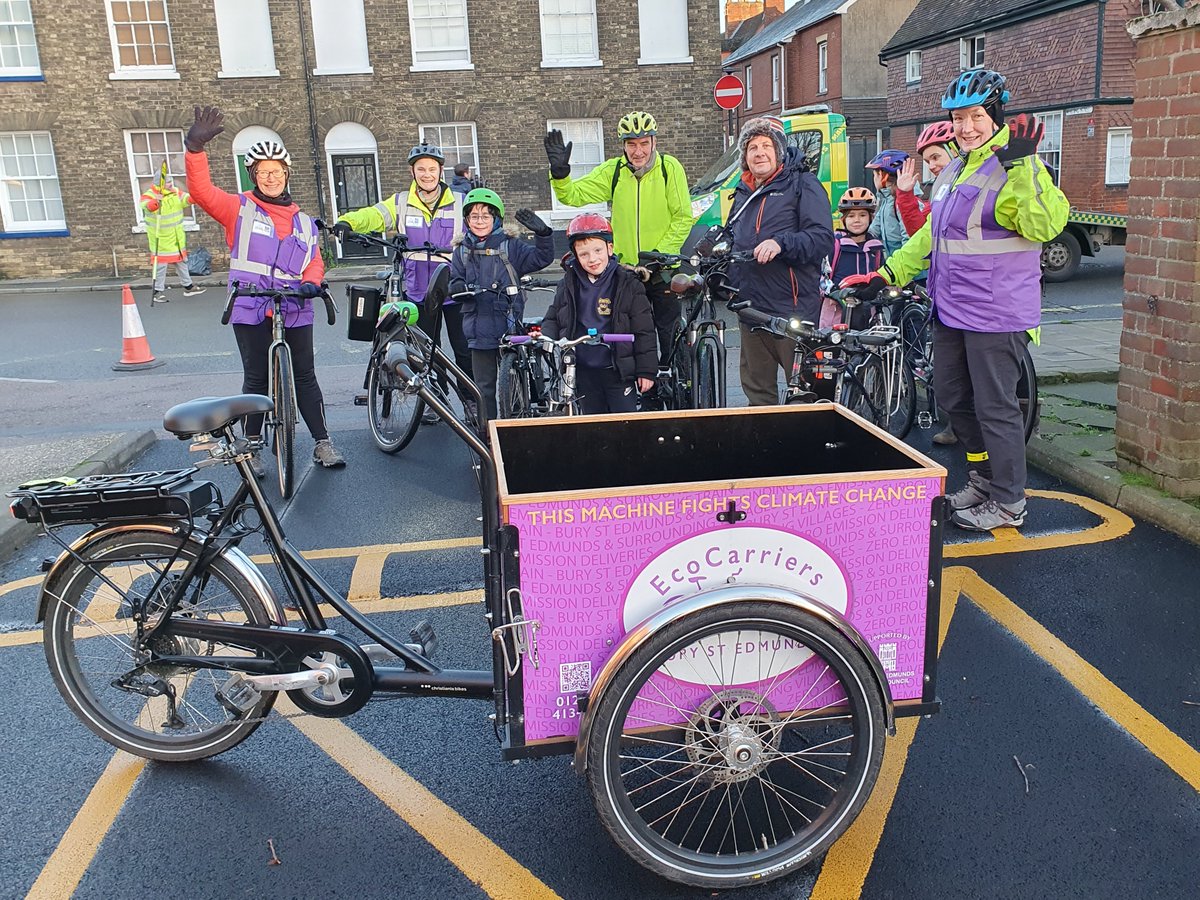 ecocarriersbse's tweet photo. The #BikeTrain is back for the new term. Tuesdays (new route!!), Thursdays and Fridays, to and from school.  Nice dry journeys today 😀🚴‍♂️🚂 
Get in touch to join us as a passenger, guest, or volunteer marshal 📞01284 413441 or 📧 hello@ecocarriersbse.co.uk https://t.co/KosFN0r4hH