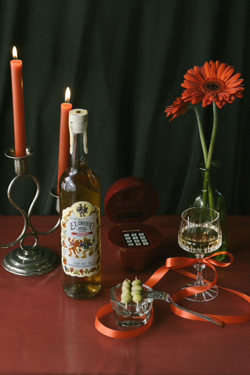 Pero papá, los otros niños les dejan🥛 y 🍪, tú hazme caso yo sé lo que los 🤴🏼🤴🏾🤴🏻 quieren #diadereyes #6enero #gift #holiday #enero #drinks #funtimes #lfl #potd #roscadereyes #mezcales #mezcallovers #drink #mezcalitos #gifts #giftideas #buy #buylocal #holidays #reyesmagos #potd