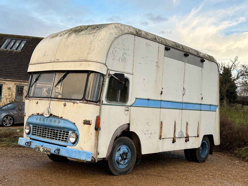 UKProjectCars's tweet image. Ad:  1970 Bedford TK 6-cylinder Petrol Horse Box
On eBay here --&amp;gt;&amp;gt; ow.ly/lUVY50QnGcv

 #ClassicVehicles #ClassicCars #ClassicTrucks #ClassicHorseBox #ClassicPetrol #ClassicBedford #ClassicTK #Classic1970s