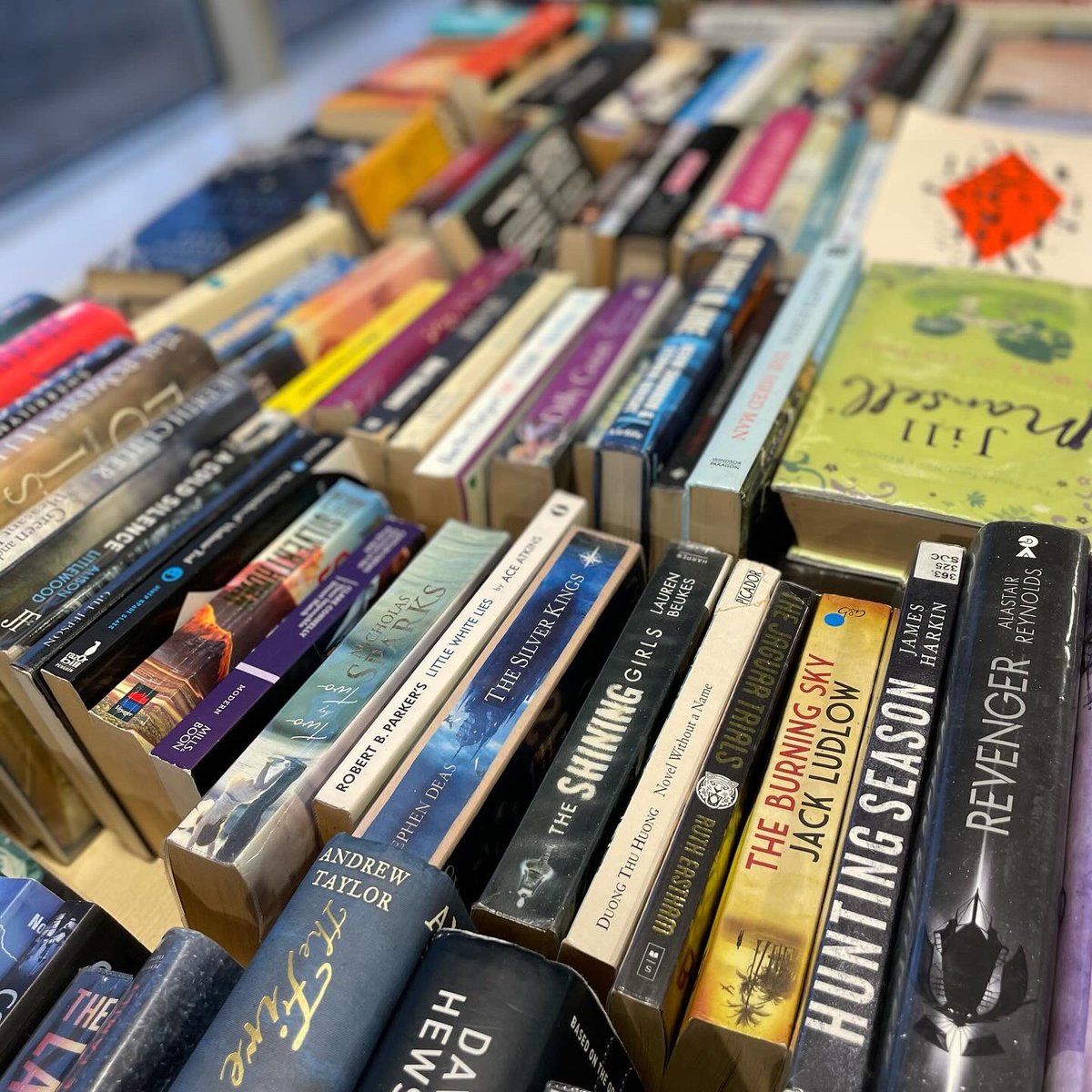 New Year, New book sale! 📚📖

We’ve topped up our book sale stock in time for our monthly book sale this weekend, plenty of adults and kids books to choose from! Up all weekend until Sunday afternoon. 

#exploremore #hereforyou #booksale #tanghall