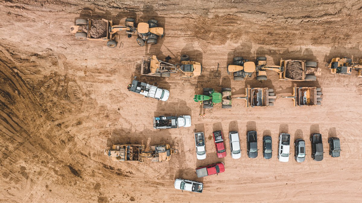 ESS_emerysapp's tweet photo. As they say, go big or go home. Well, weβre not going home anytime soon with our fleet of 1,500+ heavy equipment pieces! πͺπ What does this mean for your project? We already have all the resources we need, which offers you unparalleled speed of delivery.
#FleetFact #SizeMatters https://t.co/GjNNcw9WyA