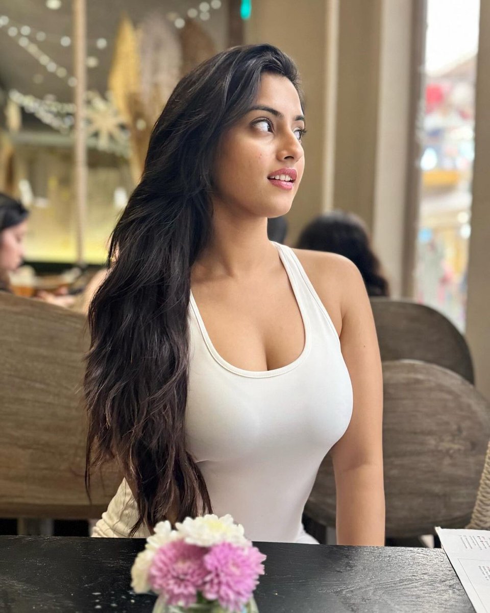 tamilcinestars's tweet photo. Social media beauty of the day
#Twarita #TwaritaNagar 💖 #Socialmediabeauty🤩
#newactress https://t.co/mA6fRcOmnE