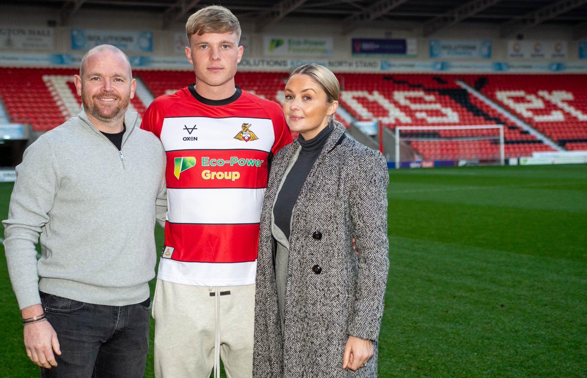 JayyMcGrath's tweet photo. Delighted to be back! Time to get to work👊🔴⚪️ @drfc_official https://t.co/fVQ5HoZkFl