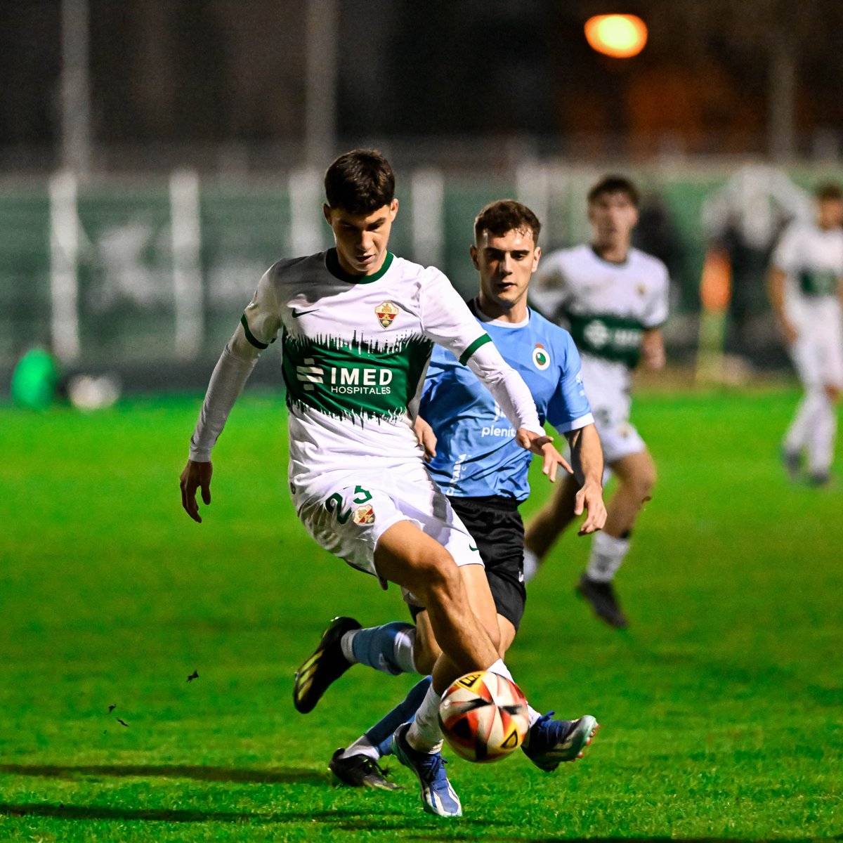 futbolbaseECF's tweet photo. 🟢 0-0 ⚫️🔜 | 𝗙𝗜𝗡𝗔𝗟 | Tras 120’ minutos de juego no hay tiempo para más.

A los penaltis en el Diego Quiles.

#ElcheRealRacing | #MuchoElche https://t.co/Yn6XYVaQV0