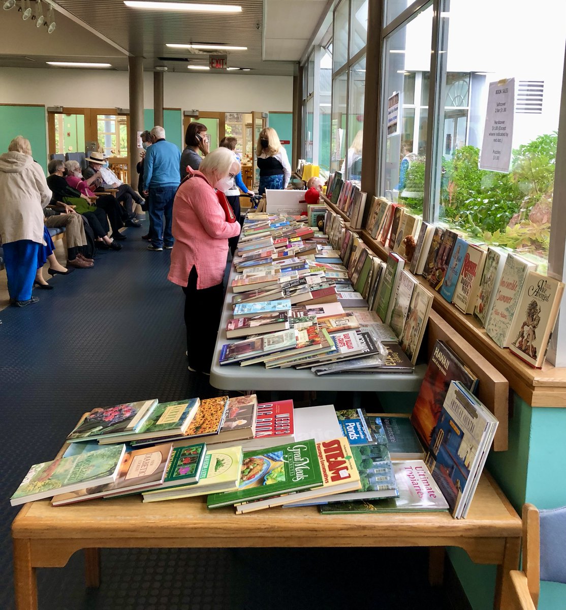 Stock up on winter reads at our January book sales! 📚 Jan. 4 and 18 in the Seniors Lobby, 9:30 a.m.-12:30 p.m. – all welcome!