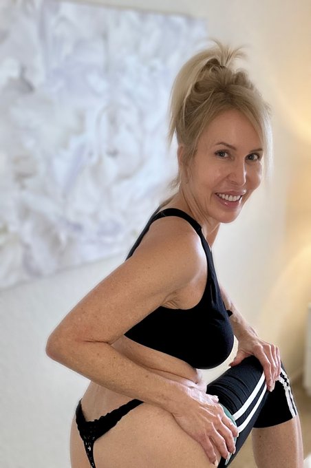 I had to show you I didn&rsquo;t forget it&rsquo;s Thong Thursday! 😜XOXO 💋 #Thursday #thursdayvibes #onlyfans #onlyfansmodel<a href="/tag/thursday"class="tags"><span>#thursday</span></a><a href="/tag/thursdayvibes"class="tags"><span>#thursdayvibes</span></a><a href="/tag/onlyfans"class="tags"><span>#onlyfans</span></a><a href="/tag/onlyfansm"class="tags"><span>#onlyfansm</span></a>