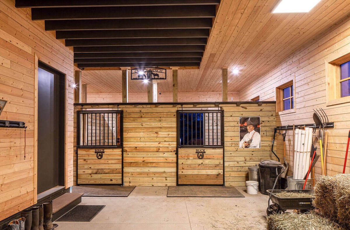 Create a space uniquely for you!🧡🏠

🎨 Lisa McCoid 
🏠 Grace Custom Homes 
🪵 Christensen Lumber 
📸 Tom Kessler Photography 

#interiordesign #design #interior #homedecor #architecture #home #decor #interiors #homedesign #art #interiordesigner #furniture #horse