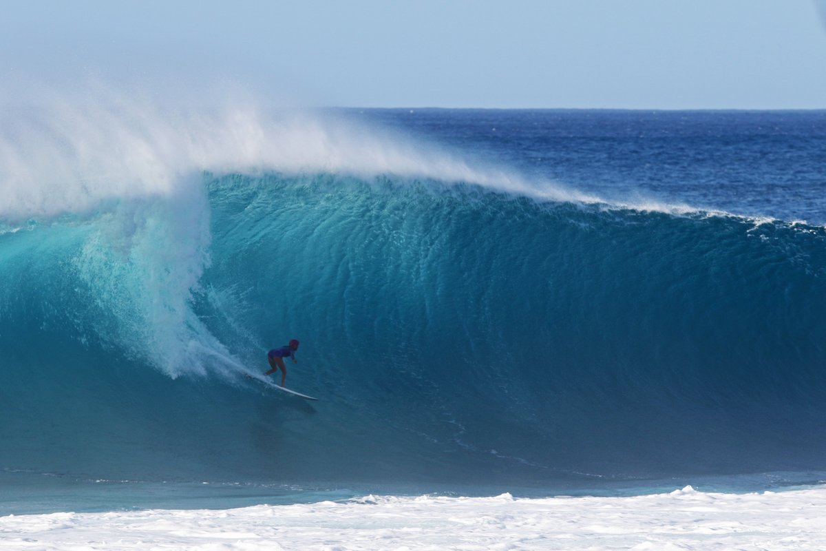 The Da Hui Backdoor Shootout is LIVE! Starting with the Longboard Division. surfline.com/surf-news/da-h…