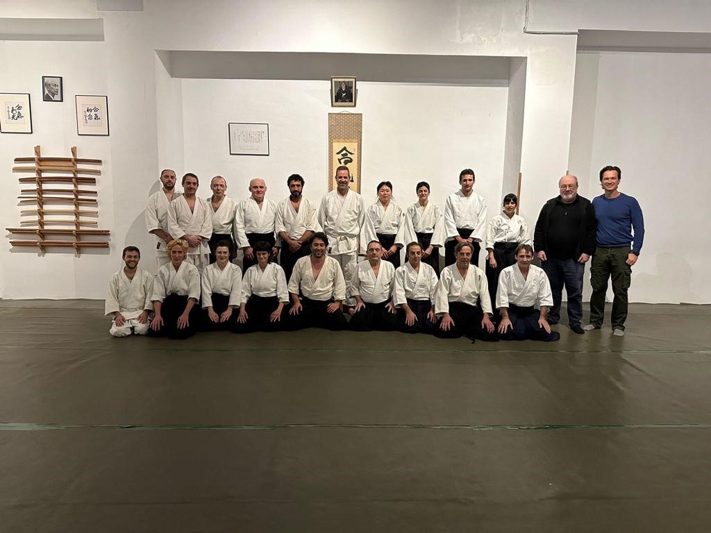 AikidoColmenarV's tweet photo. Tuvimos el privilegio de participar en la última clase del año Dirigida por Shu Kitaura en la "catedral del Aikido “ el Dojo Ametsuchi , referencia nacional  e Internacional de nuestra escuela. https://t.co/iWWYHXOo6W