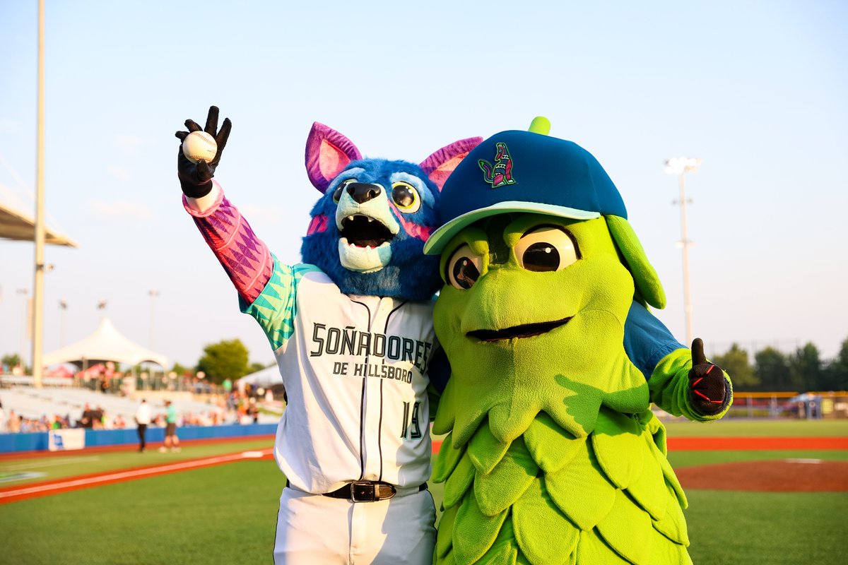 ¡Hola everyone! 

Soy Bacaanda, an alebrije! I am best friends with <a href="/BarleytheHop/">Barley T. Hop</a>. Keep an eye out for us at <a href="/HillsboroHops/">Soñadores de Hillsboro</a> games and in the community. ¡Aqui vamos! 🐾

#TodosSomosSoñadores