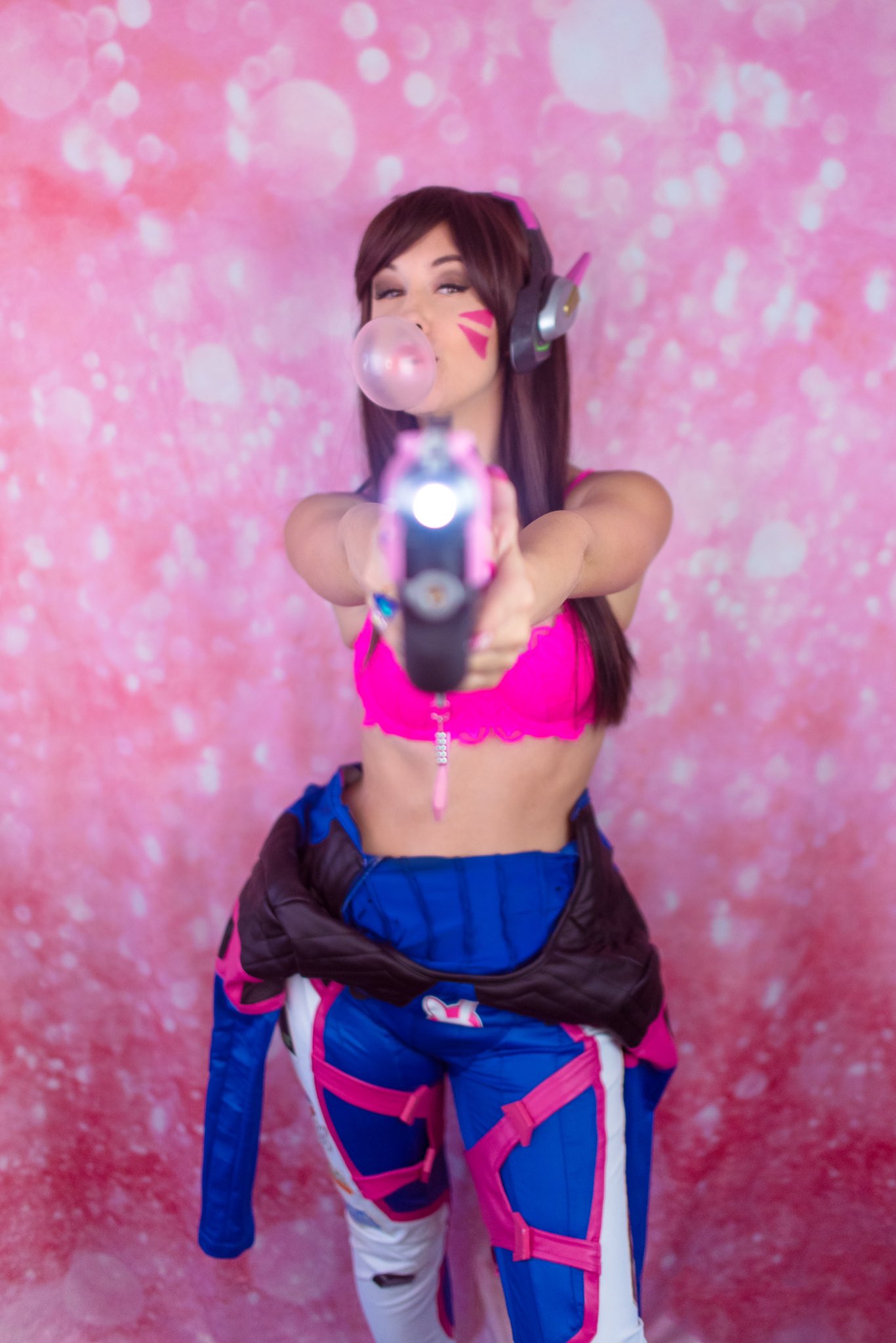2 pic. D is for https://t.co/WEdz3CsUb9!! 💖 I’ve done TONS of versions of https://t.co/WEdz3CsUb9 - she’s so silly and fun and it’s such a blast to come up with different little looks for her. Which is your favorite? ••• #dva #cosplay #nerfthis https://t.co/Tn0lheapLe