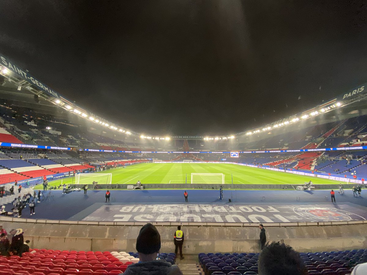 leon87240's tweet photo. @FTS_Passion_Tbn - les buts parisiens, on nous a amené dans un couloir avec une vingtaine de mec de brave M pour nous mettre un coup de pression puis nous ont installés sous surveillance tout en bas de La Tribune Boulogne avec interdiction de chanter et célébrer pour Paris… https://t.co/YXlEZhf2qf
