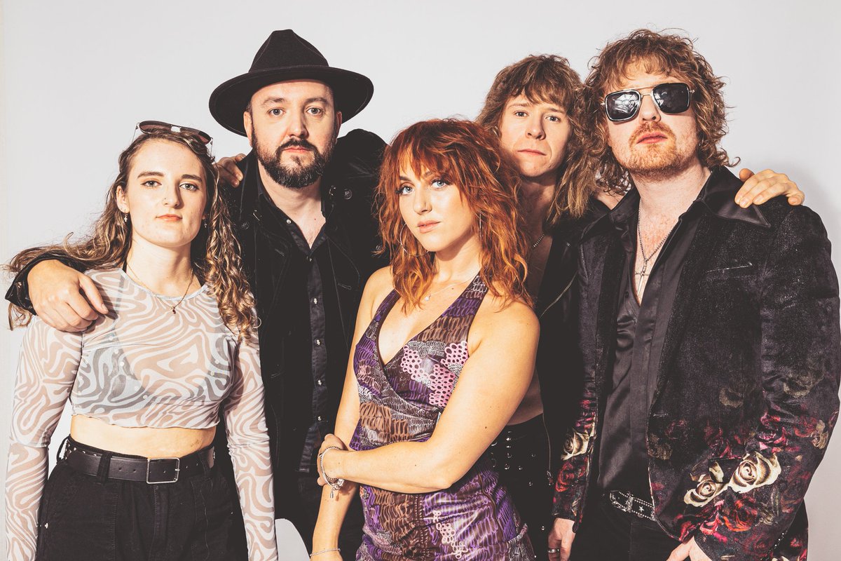 A very happy new year from all of us at Pretty Shivers! massive thanks to everyone who turned up to support us, the venues/promoters who booked us, and all the fantastic acts we shared a stage with in 2023. Soon we’ll be dropping our first single and more! Much love, PS 💙 🦋 ❄️