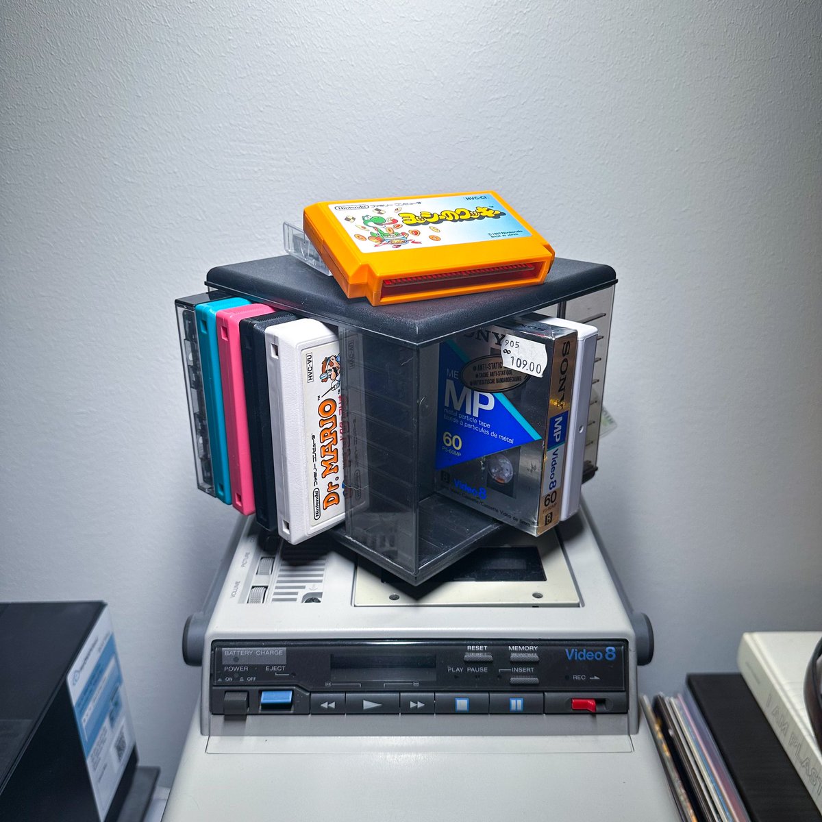 KeigoMak's tweet photo. Found this old carousel for tapes and realised that it would be perfect to storage & display Famicom cartridges since they have the same dimensions.
#tapes #cassettes #retrogaming #retroelectronics #vintage #videogames #famicom #cartridge #nintendo #任天堂 #ファミマ #ゲム #nes https://t.co/nexHFJ9LHq