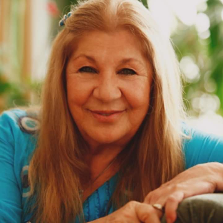 Bir yıldız kaydı

Dünya bir kez daha ıssızlaştı.

Mekanın cennet olsun...

#AylaAlgan