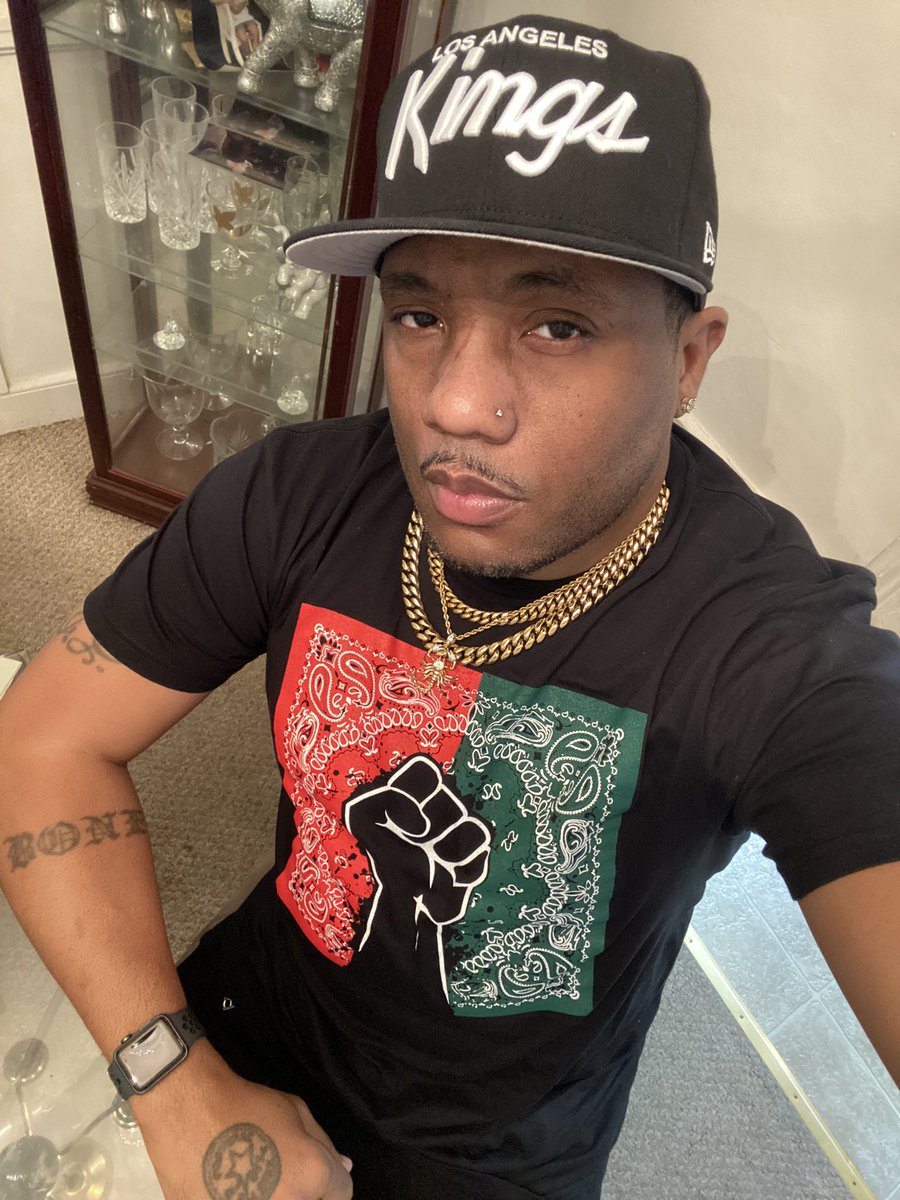 Haki_Shakur's tweet photo. T Shirt: Pan Afrikan Paisley Shirt 🔴⚫️🟢@southcentralunity @southcentralunified
🔗 https://t.co/bZcLw6jjdX
#tshirtdesign #tshirt #newtshirtalert #tshirts #redblackgreen #FTL https://t.co/Q5bVHDfWol