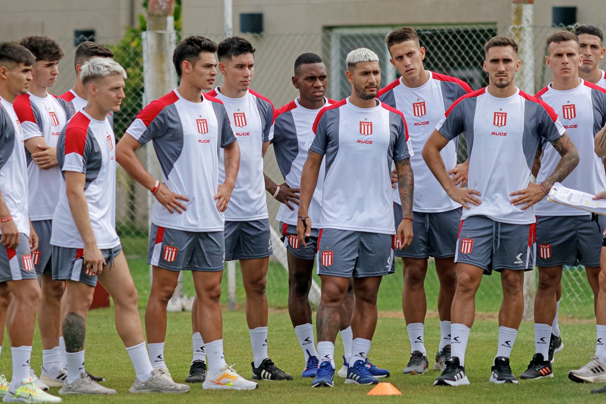 EdelpOficial's tweet photo. Año nuevo 🔛
Pilcha nueva ✔️ https://t.co/GCvPgpoBx7