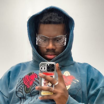 redlion's tweet photo. Selected by @batsoupyum for the 'STRUGGLE' series, @TeddyOpong's 'Broken But Kinda Working, Like A Mirror' unveils a compelling story of inner conflict and self-realization.

✨ A true expressive portrayal of the complexities within us.

🔗 👇