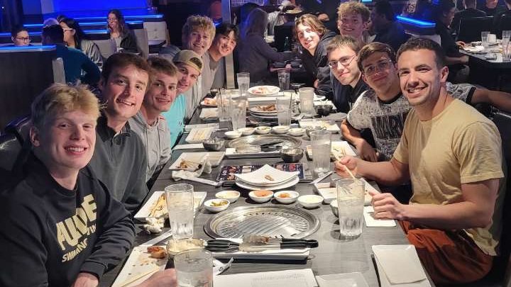 PurdueMSwimDive's tweet photo. Team meals were a big part of the #TrainingTrip in Fort Lauderdale. The final dinner was among the best. #BoilerUp π² https://t.co/YD6mQGfvvM