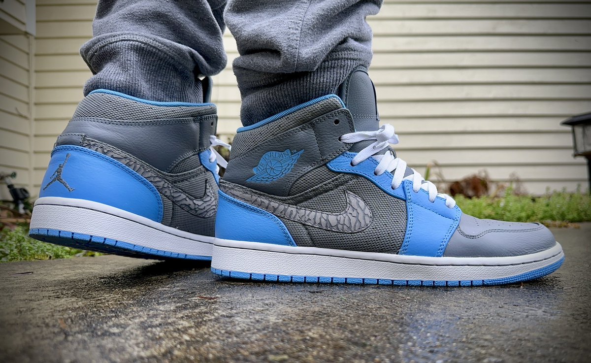DJKingJam's tweet photo. #KOTD
If your unsure about these joints… these 2011’s fam 😮💨💎🌊🔥
Air Jordan 1 Phat “UNC”
#yoursneakersaredope
@Jumpman23 @Nike #Phat1s #AirJordan #jordan1 #AJ1 #Jordan1Phat #UNC #snkrsliveheatingup #snkrskickcheck #jordanhead #wdywt #1s #wearyourkicks #Jordans #Js4Days https://t.co/wnZg5jtU3D