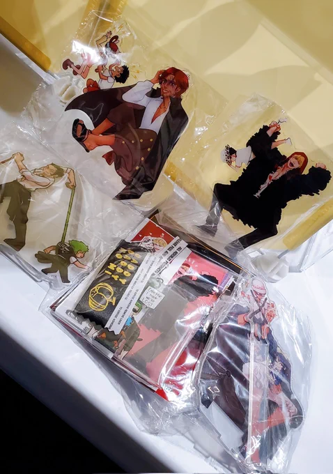 Yall you get 4 daddy acrylic standees, 6 postcards, 1 stickersheet, an acrylic charm, and some stickers for completing COME ASK US ABOUT OUR DADDIES 