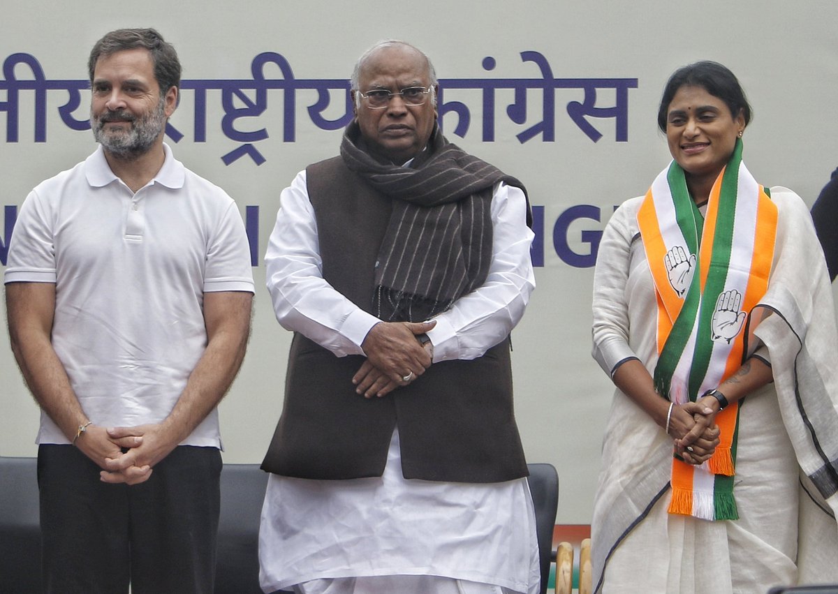 wasim sarvar (@wasimsarvar) on Twitter photo YSRTP chief <a href="/realyssharmila/">YS Sharmila</a> joins Indian National Congress <a href="/INCIndia/">Congress</a> @YSRTelangana in presence of Cong President <a href="/kharge/">Mallikarjun Kharge</a> and, <a href="/RahulGandhi/">Rahul Gandhi</a> at AICC HQ in new Delhi on Thursday Jan 04, 2024.
#YSRTP #YSSharmila #Joins #CongressParty YSRTP chief <a href="/realyssharmila/">YS Sharmila</a> joins Indian National Congress <a href="/INCIndia/">Congress</a> @YSRTelangana in presence of Cong President <a href="/kharge/">Mallikarjun Kharge</a> and, <a href="/RahulGandhi/">Rahul Gandhi</a> at AICC HQ in new Delhi on Thursday Jan 04, 2024.
#YSRTP #YSSharmila #Joins #CongressParty