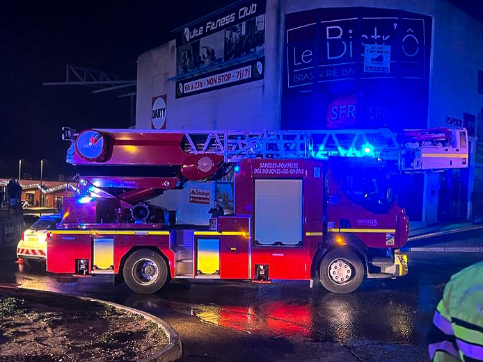 Pompiers13 tweet media