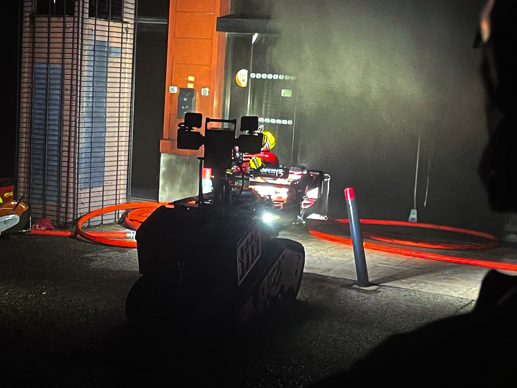 Pompiers13 tweet media