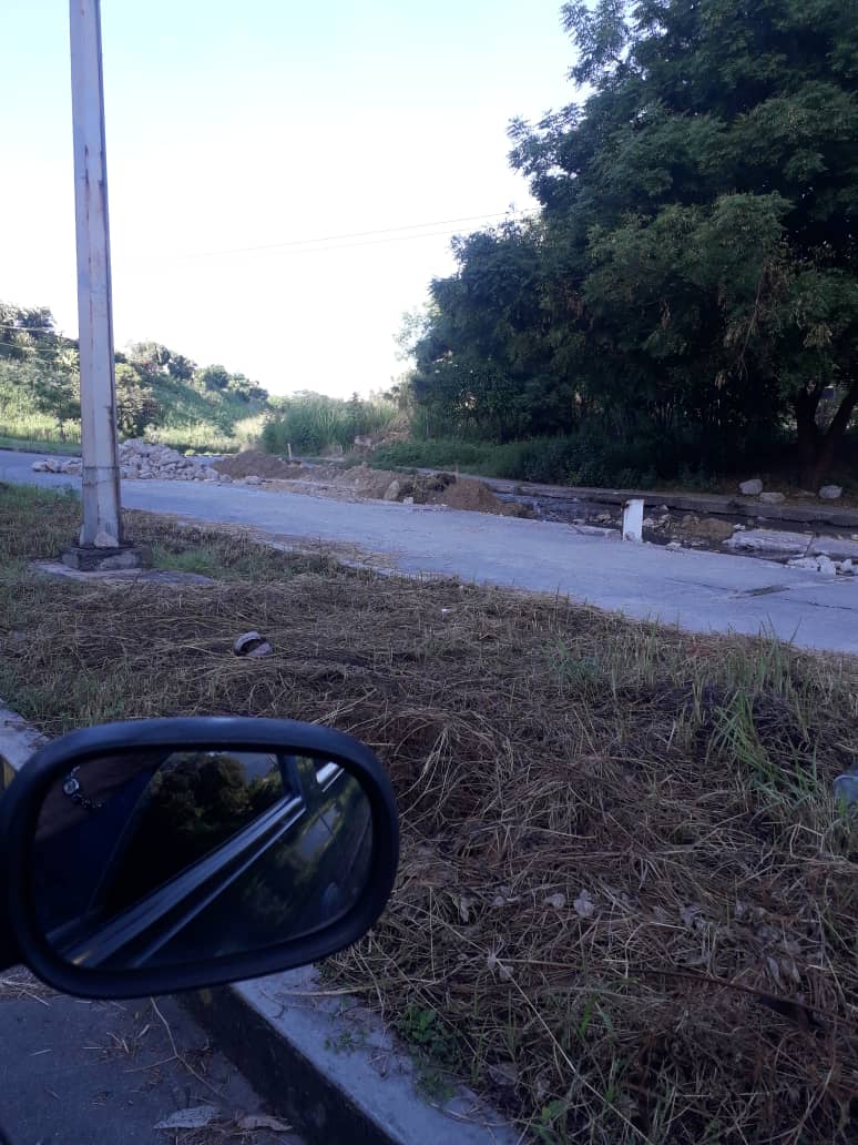 MueveteCasarapa's tweet photo. #4Ene de 2024, tercer día laboral del año: el río de aguas negras en la avenida San Andrés, Nueva Casarapa, espera por el alcalde @Freddy_Rod13 y ¿el alcalde, qué espera?
#Guarenas
#SaludGG
#AmbienteGG
#VialidadGG https://t.co/BNlLWftWh7