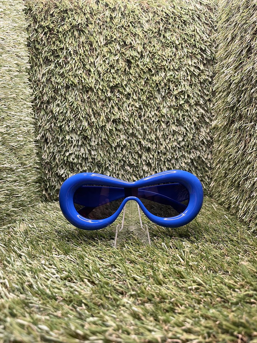 ShAwNbReEz9's tweet photo. 🚨NEW RELEASE🚨.. Velli Vision Sunglasses Available Now In “Blue”‼️…. #LinkinBio https://t.co/PluTi3cweu https://t.co/45YirO4Jei
