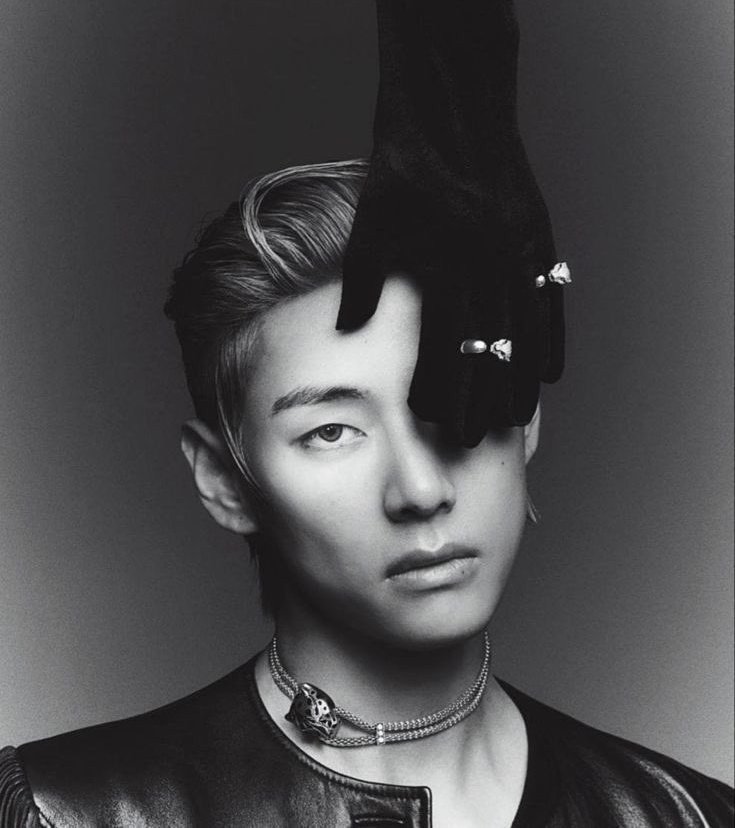 viraltakes's tweet photo. V has reached 2 billion streams on Spotify as a soloist. https://t.co/3JTRx9pYEP