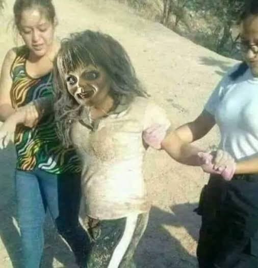EGentilmen's tweet photo. Ana cuando se cayó.  // Cuando se cayó
Yuli de la moto                               ella https://t.co/49Vojv8VLP