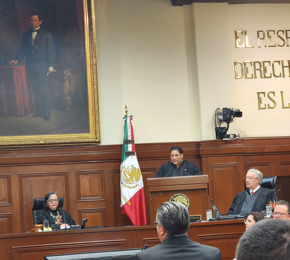 Acudí a la ceremonia de incorporación de la Ministra <a href="/LeniaBatres/">Lenia Batres</a> al pleno de la <a href="/SCJN/">Suprema Corte</a>. Retomó los temas de Justicia Social, los excesos remunerativos del Poder Judicial  y su Invasión de facultades del Poder Legislativo. Fue un discurso valiente, congruente y esperanzador.
