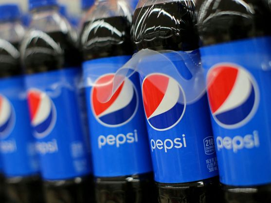 elconfidencial's tweet photo. Carrefour dejará de vender en Francia productos de Pepsi, Lay's o 7Up por subir sus precios

La empresa gala ha comenzado a colocar carteles explicativos en los lineales de sus establecimientos: "ya no vendemos esta marca debido a los aumentos inaceptables de los precios"
https://t.co/mrP7EdI2Bh