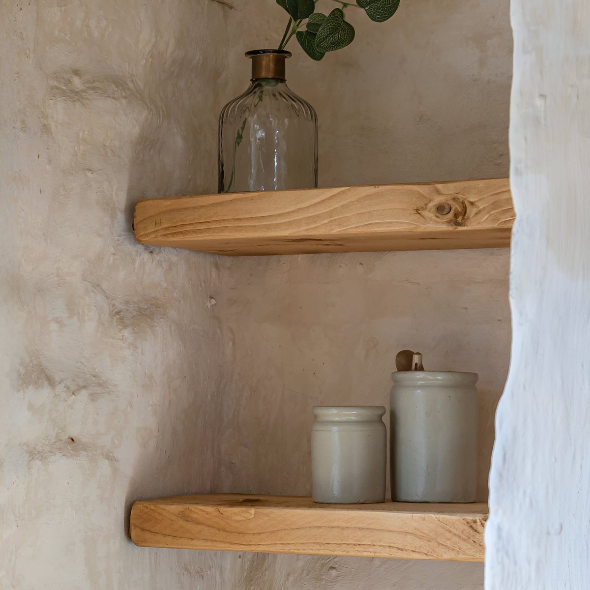 SimpsonFurnitur's tweet photo. Did you know? We hand pick every length of timber in order to preserve as many rustic characteristics as possible. Swipe to see all the natural textures and grain patterns 🪚🪵

#bensimpsonfurniture
#floatingshelves
#woodenshelves
#rusticshelves
#shelfie https://t.co/rpRsiDOJlA