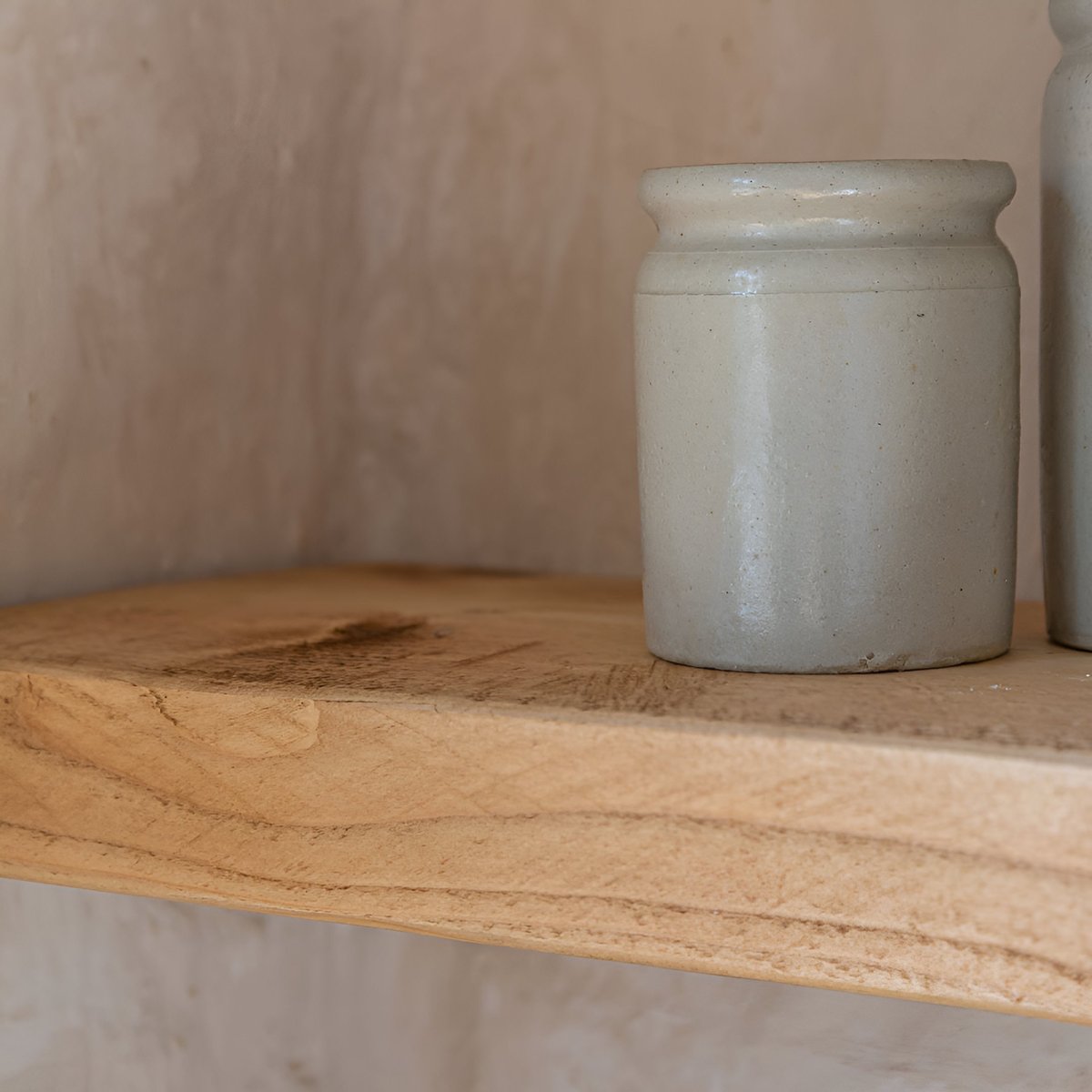 Did you know? We hand pick every length of timber in order to preserve as many rustic characteristics as possible. Swipe to see all the natural textures and grain patterns 🪚🪵

#bensimpsonfurniture
#floatingshelves
#woodenshelves
#rusticshelves
#shelfie