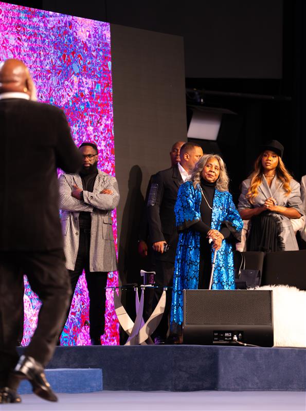 FirstLadyJakes's tweet photo. Who’s excited for more in 2024? @BishopJakes and Dr. @JoelATudman's New Year’s Eve messages encouraged us to walk in POWER and BOLDNESS. These gifts from God open unimaginable doors! 👐🏾

Watch #TheWordCure and #OneThingGetsEverything on our official YouTube channel. https://t.co/Ez02qmlg8o