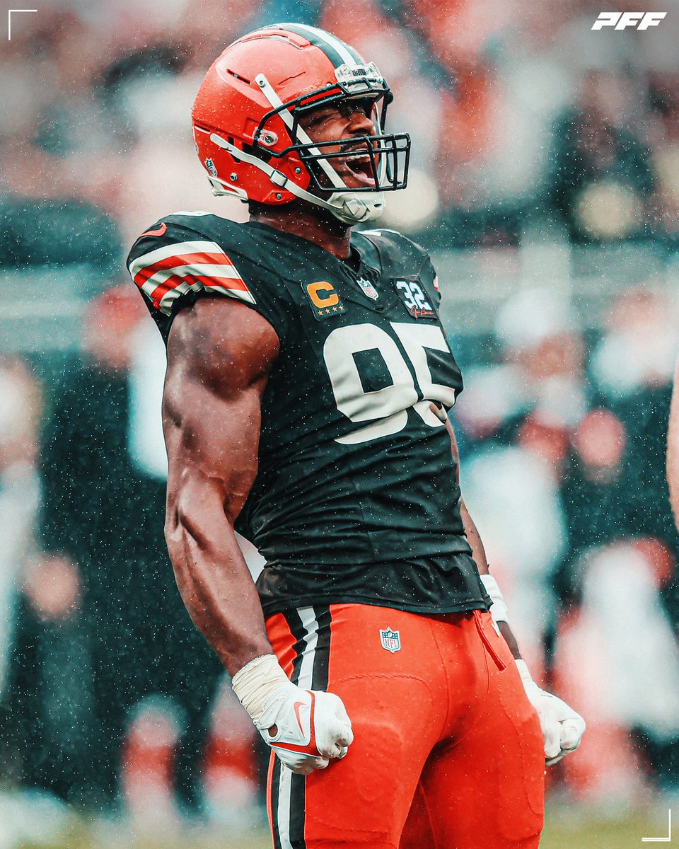 Most QB pressures since week 14:

𝗠𝘆𝗹𝗲𝘀 𝗚𝗮𝗿𝗿𝗲𝘁𝘁 - 𝟯𝟱 🥇
Micah Parsons - 24
Bradley Chubb - 24